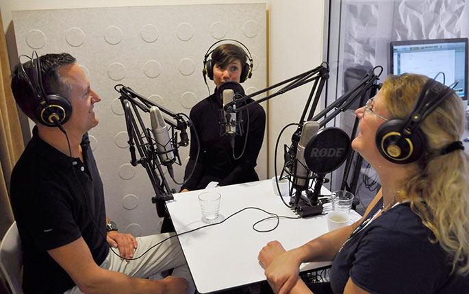 Foto: Staffan Ström, Kristina Althoff och Monika Zettervall i inspelningsstudion